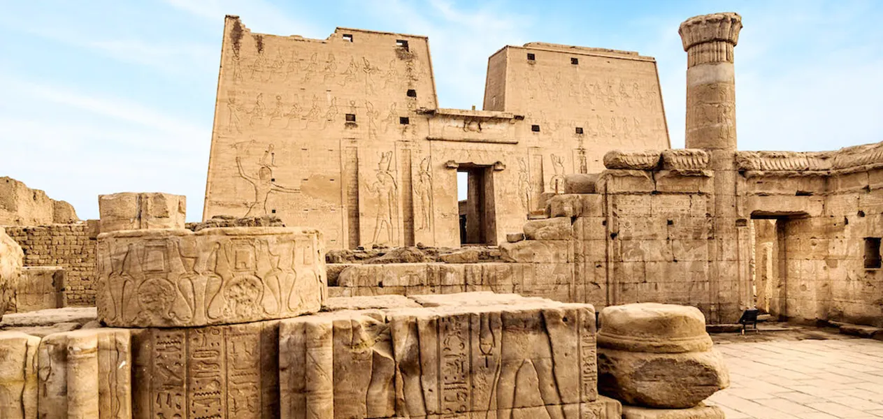 Tour privado de 5 dias pelo Cairo e cruzeiro pelo Nilo, pirâmides e templos de luxo